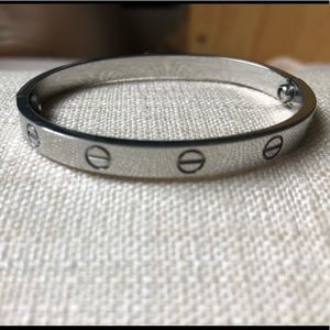 Beautiful Cartier love bracelet in size 16.